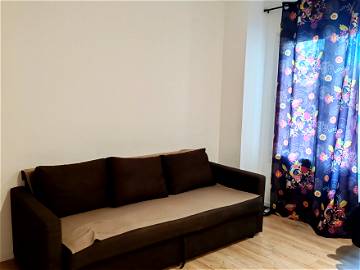 Roomlala | Room for rent a stone's throw from Prado beach