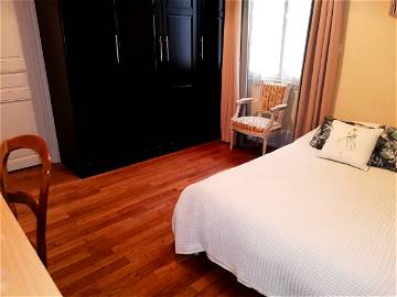Roomlala | Room For Rent Dijon Center