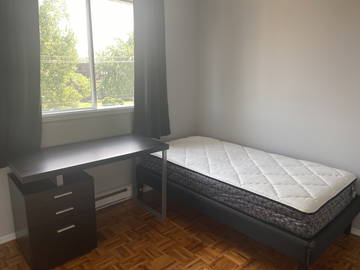 Roomlala | Room for rent for serious student