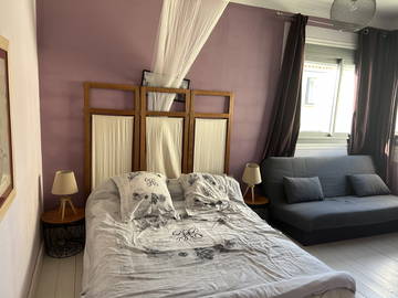 Roomlala | Room for rent furnished bed TV dressing room Air conditioning