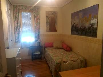 Roomlala | Room For Rent Girls Only In The Center Of Bilbao