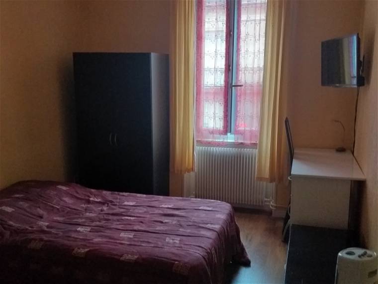 Homestay Le Creusot 250480-1