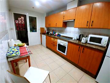 Roomlala | Room For Rent In A Spacious Apartment With Gardens And Pool