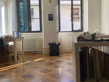 Roomlala | Room For Rent In Beautiful Building Across From Lausanne Cat