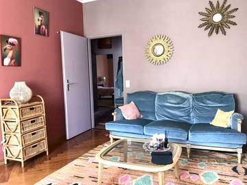 Roomlala | Room for rent in colorful apartment