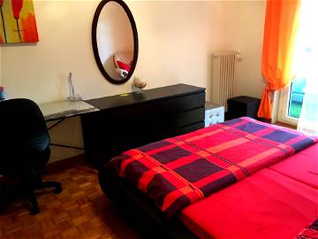 Roomlala | Room For Rent In Downtown Lausanne