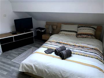 Roomlala | Room For Rent In Eragny