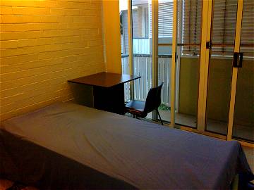 Roomlala | Room For Rent In Kangaroo Point