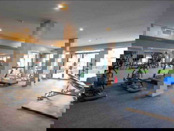 Colocation Surrey 635997-4