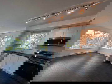 Colocation Surrey 635997-5