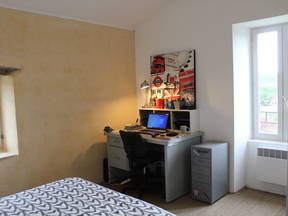 Chambre à louer dans maison en pierre avec piscine