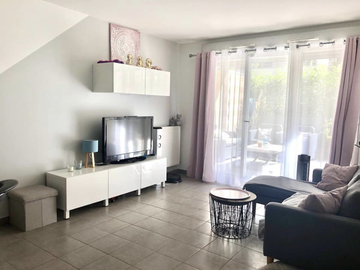 Roomlala | Room for rent in Venissieux near tram and metro