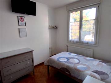 Roomlala | Room For Rent La Roche Sur Yon