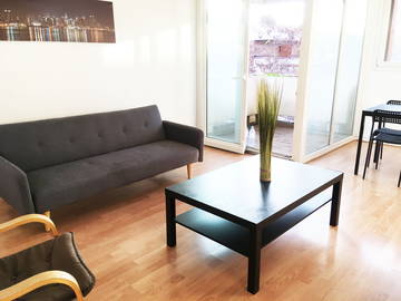 Roomlala | Room for rent Large Renovated Apartment 7min Rer D