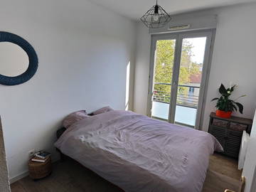 Roomlala | Room for rent near Lyon.