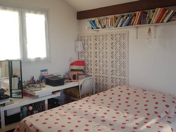 Roomlala | Room for rent on the entire floor of a pleasant T6 house within walking distance