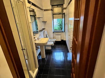 Chambre chez l'habitant à louer à Torino - photo 3 : salle de bain-3