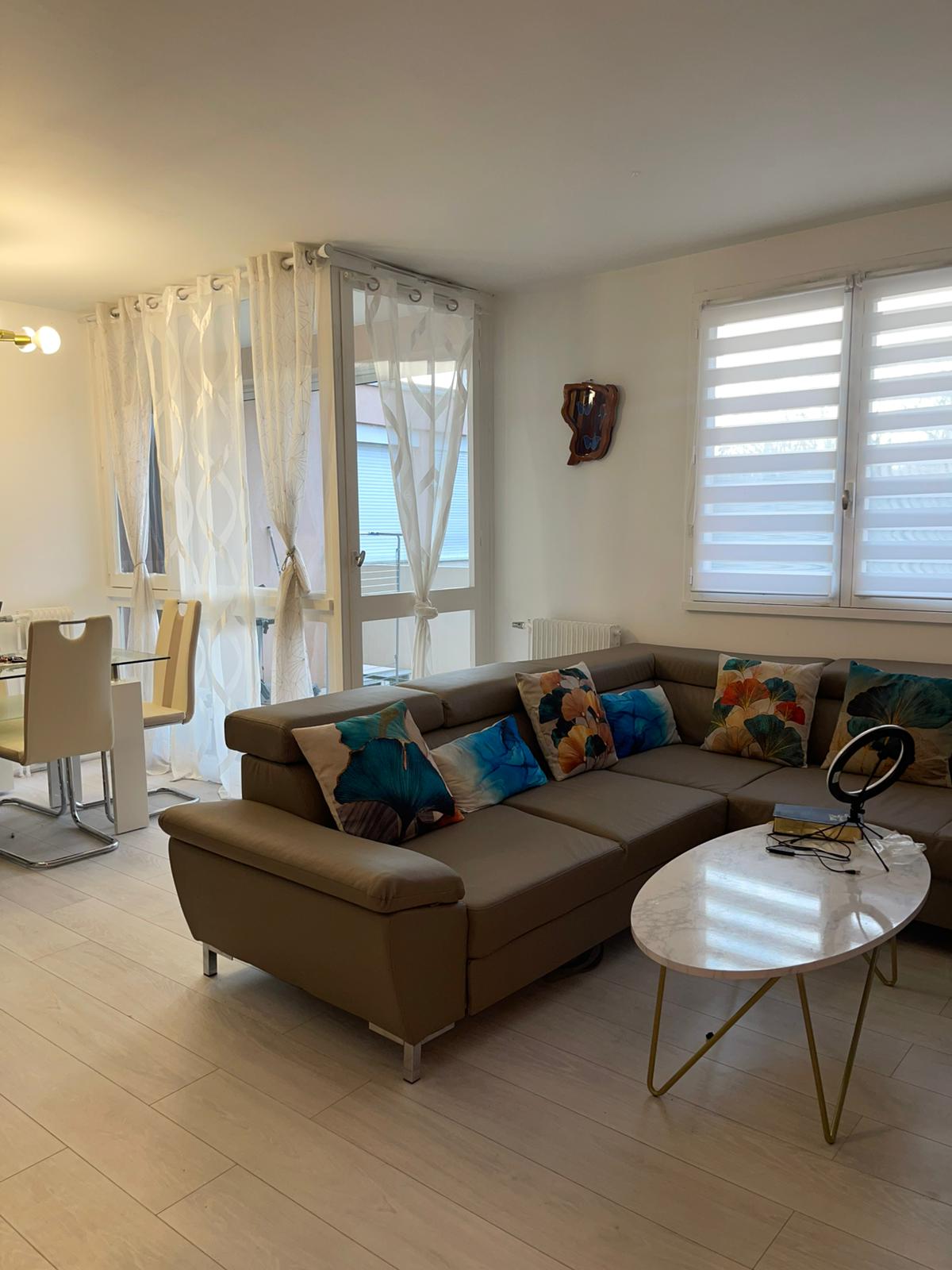 Homestay Le Mée-sur-Seine 670606