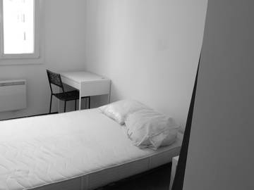 Roomlala | Room For Rent Toulon From 10 To 15m2 Near Train Station