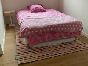 QUARTO PARA ALUGAR COM MORADOR