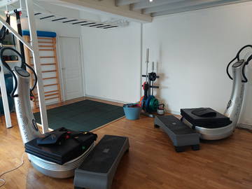 Roomlala | Room for rent with gym