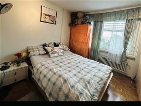 Room for rent with lake view for vacationers, students