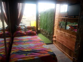 ZIMMER ZU VERMIETEN MIT PRIVATER TERRASSE
