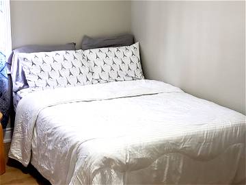 Roomlala | Room From Rent Minutes From Downtown Ottawa