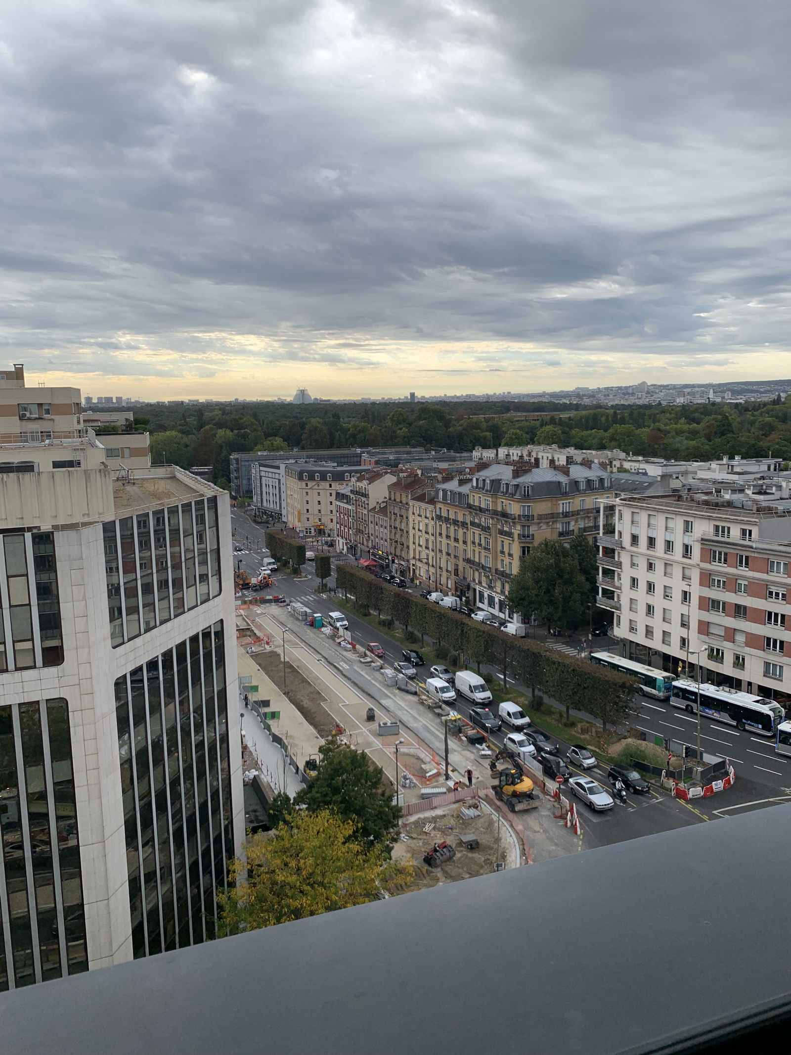 Bed And Breakfast Suresnes 608099