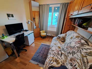 Roomlala | Room in a private home in Versoix (1 min Pont-Ceard stop)