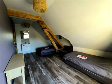 Roomlala | Room in a stud farm - 2 single beds