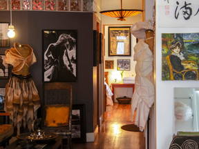 ⁛ Chambre dans une galerie-atelier d'artiste avec jardin.