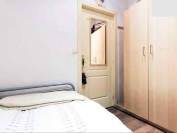 Roomlala | Room in Chueca Court