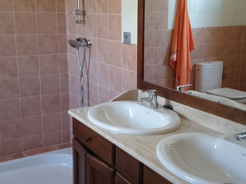 Entire Home Ares 137098-3