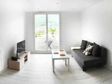 Roomlala | Room in newly renovated shared apartment (2021). Panoramic view.