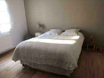 Roomlala | Room in residential area near Paris SNCF station