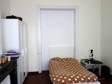 Roomlala | Room in shared accommodation in Etterbeek