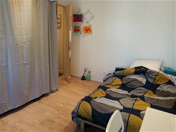 Roomlala | Room In Shared Apartment In Nanterre