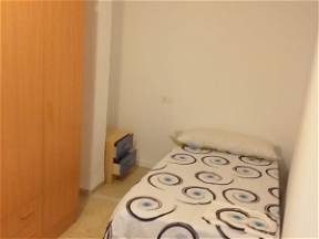 Chambre Dans Duplex Partagé, Proche UCAM