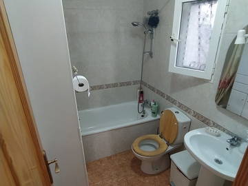 Chambre chez l'habitant à louer à Alicante - photo 14 : salle de bain-14