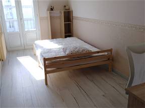 Room In The Apartment For A Student Or Student