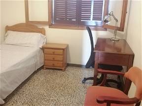 Habitación En Vivienda De Universitarios