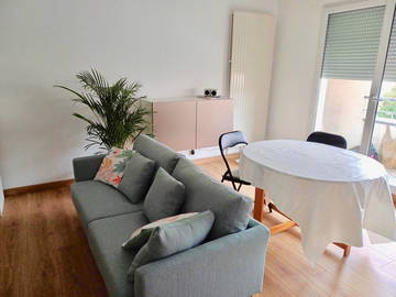 Roomlala | Room near Paris, Orly airport, metro 14 + parking