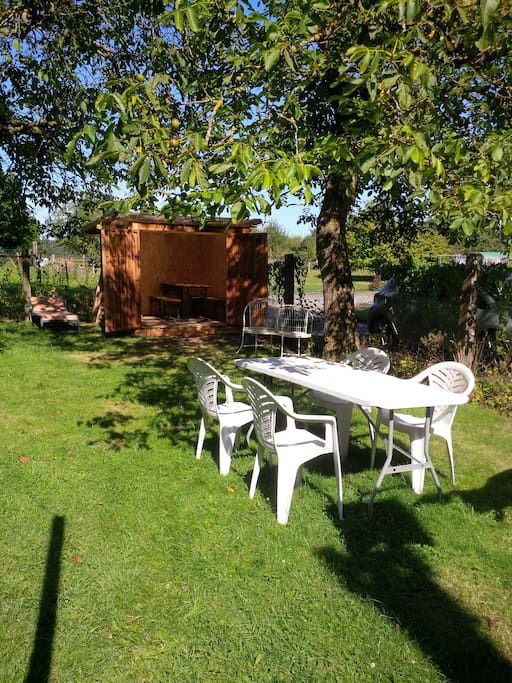 Homestay Bust 114985