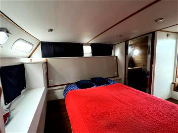 Roomlala | Room On My Boat