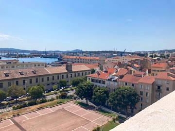 Homestay Toulon 294012-13