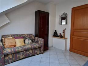 ROOM - SHARED LOCATION IN IDEAL BORDER VILLA