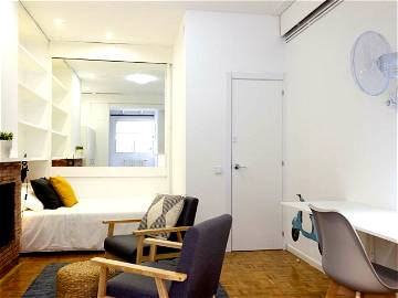 Roomlala | Room With Private Bathroom And Double Bed In Gracia (RH17-R4)