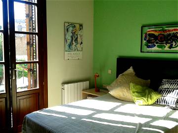 Roomlala | Room With Private Bathroom In Gothic Quarter