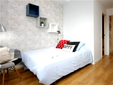 Roomlala | Room With Private Bathroom In Gracia (RH12-R1)